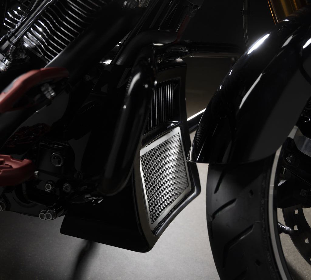 Center-Cooled Milwaukee-Eight Radiator Guard