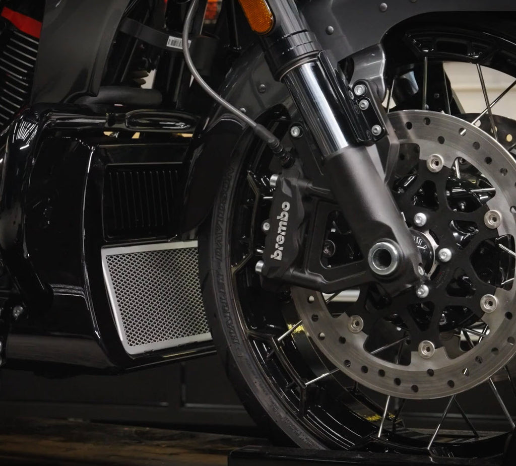 Center-Cooled Milwaukee-Eight Radiator Guard
