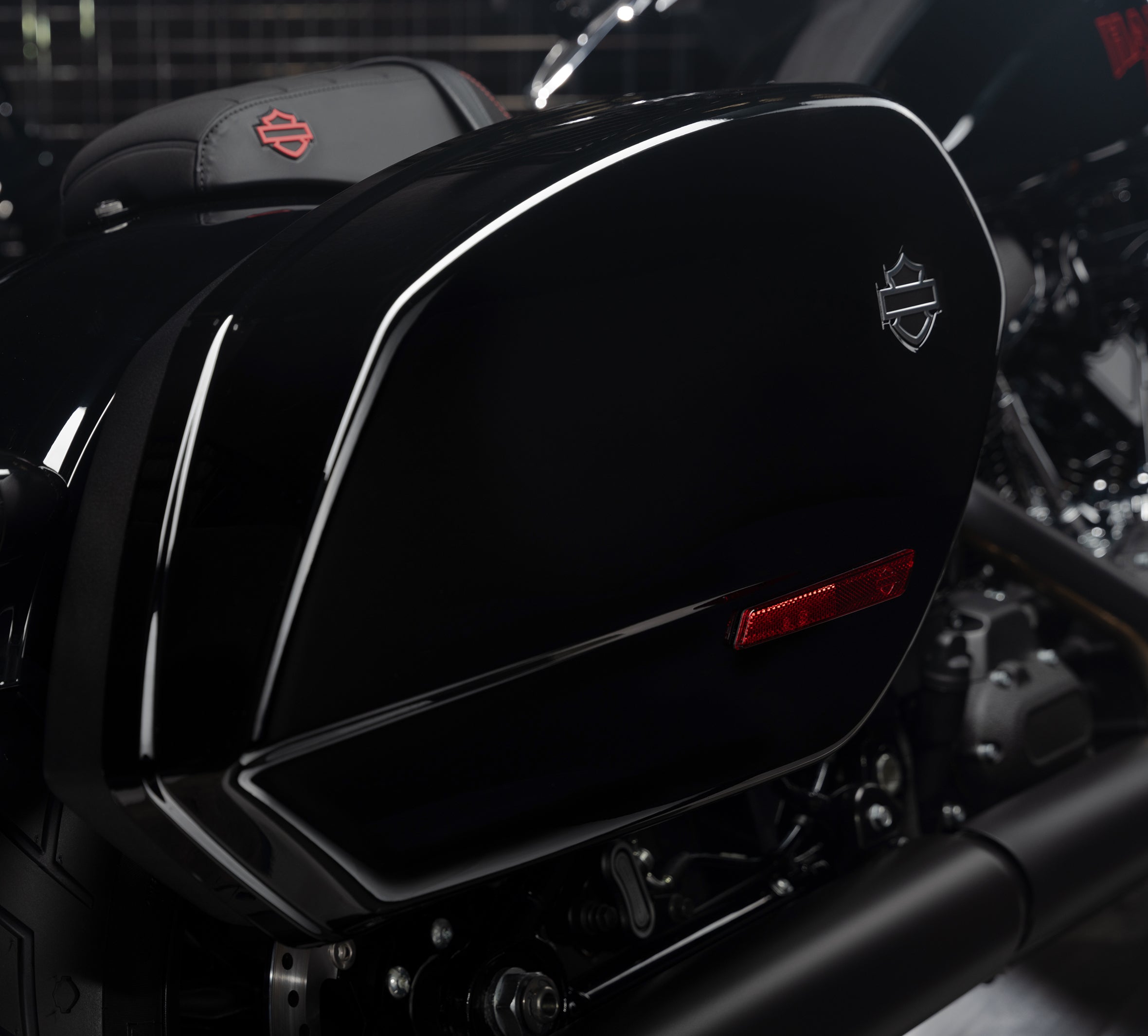 FXLRST Saddlebags – Vivid Black